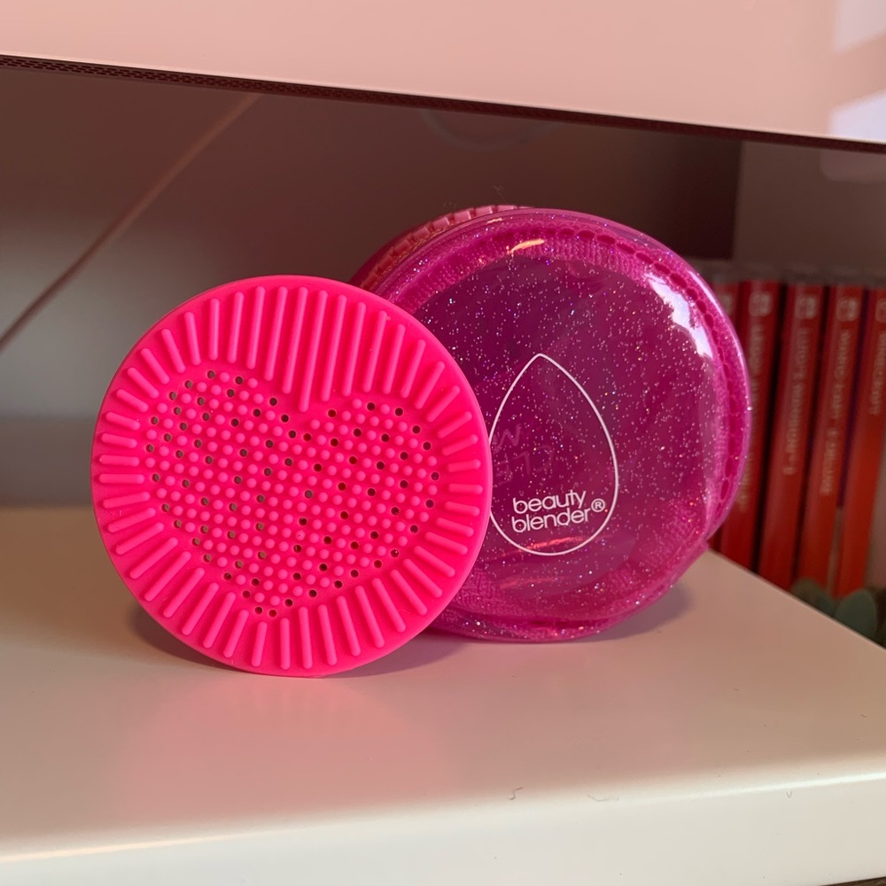 BESTIES Limited-edition carry case and scrub mat